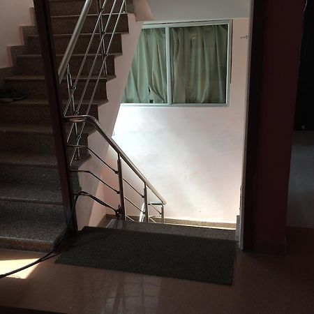 Hotel Pragya International Варанаси Екстериор снимка