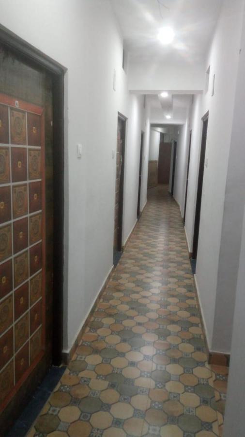 Hotel Pragya International Варанаси Екстериор снимка
