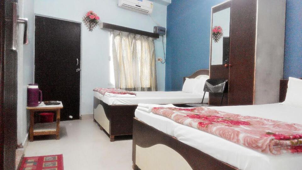 Hotel Pragya International Варанаси Екстериор снимка