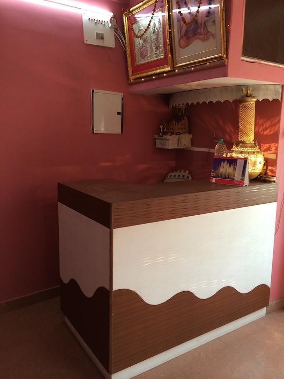 Hotel Pragya International Варанаси Екстериор снимка