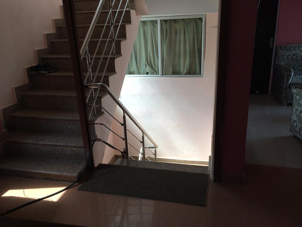 Hotel Pragya International Варанаси Екстериор снимка